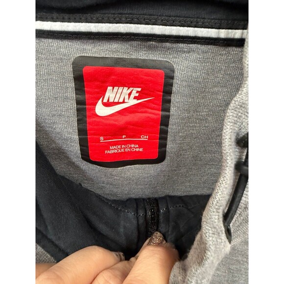 Women’s Nike Tech Jacket M - Picture 3 of 5
